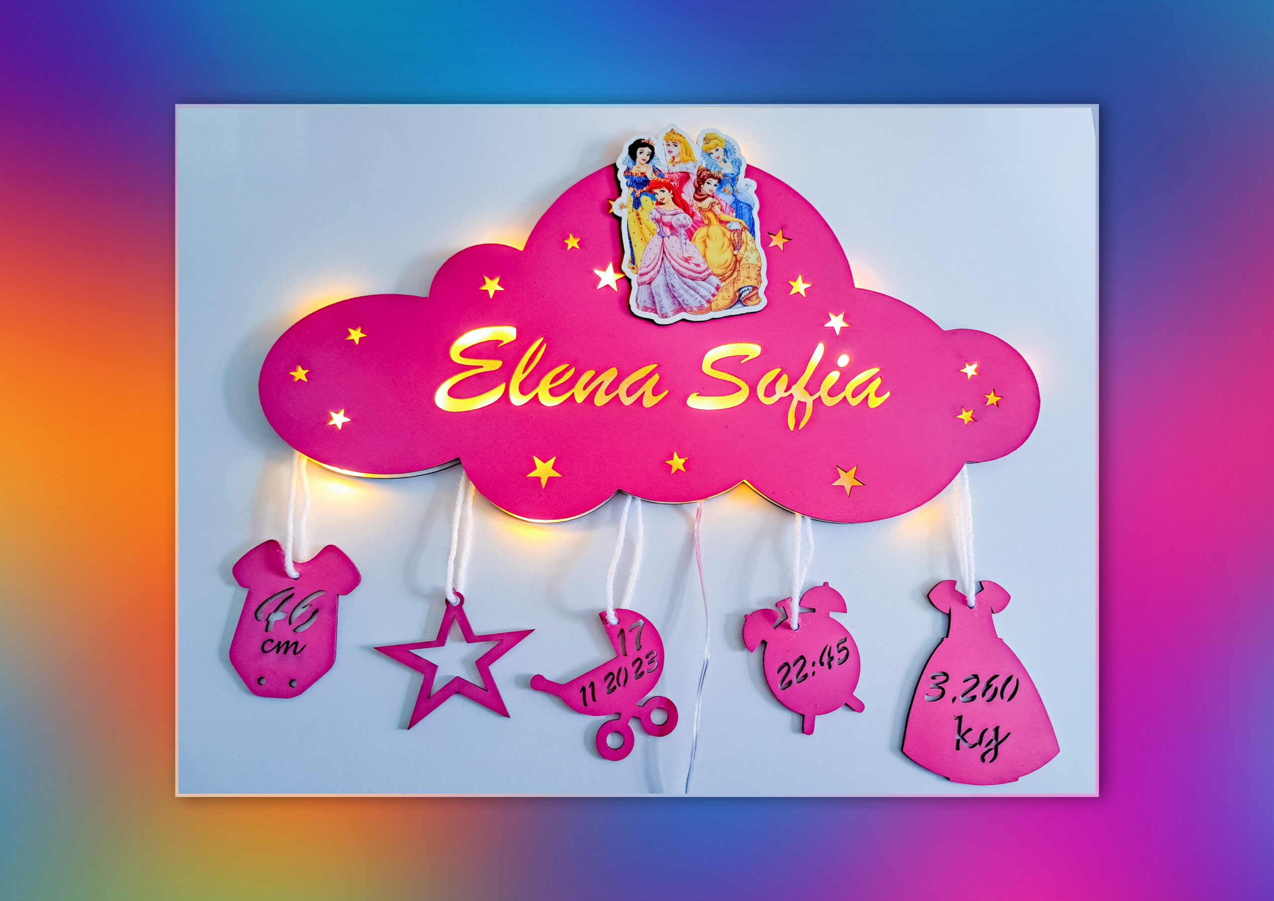 Lampa de veghe personalizata cu numele bebelusului si datele de la nastere model norisor cu personaje din desene animate 12