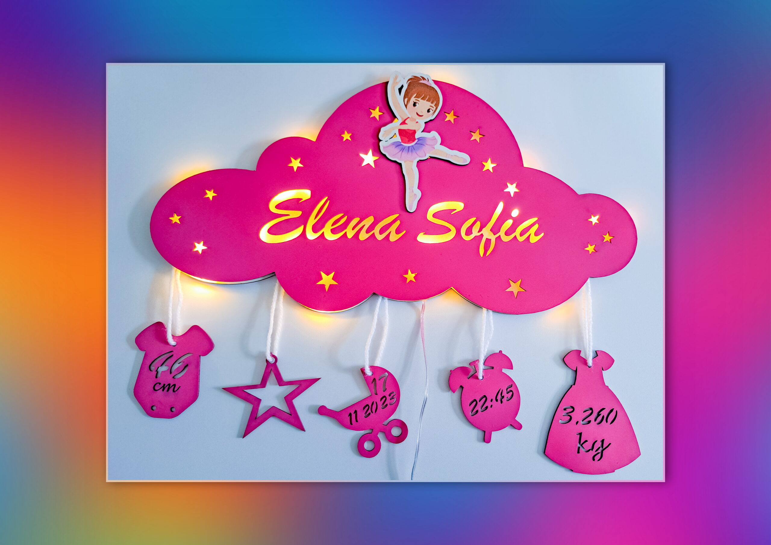 Lampa de veghe personalizata cu numele bebelusului si datele de la nastere model norisor cu personaje din desene animate 13