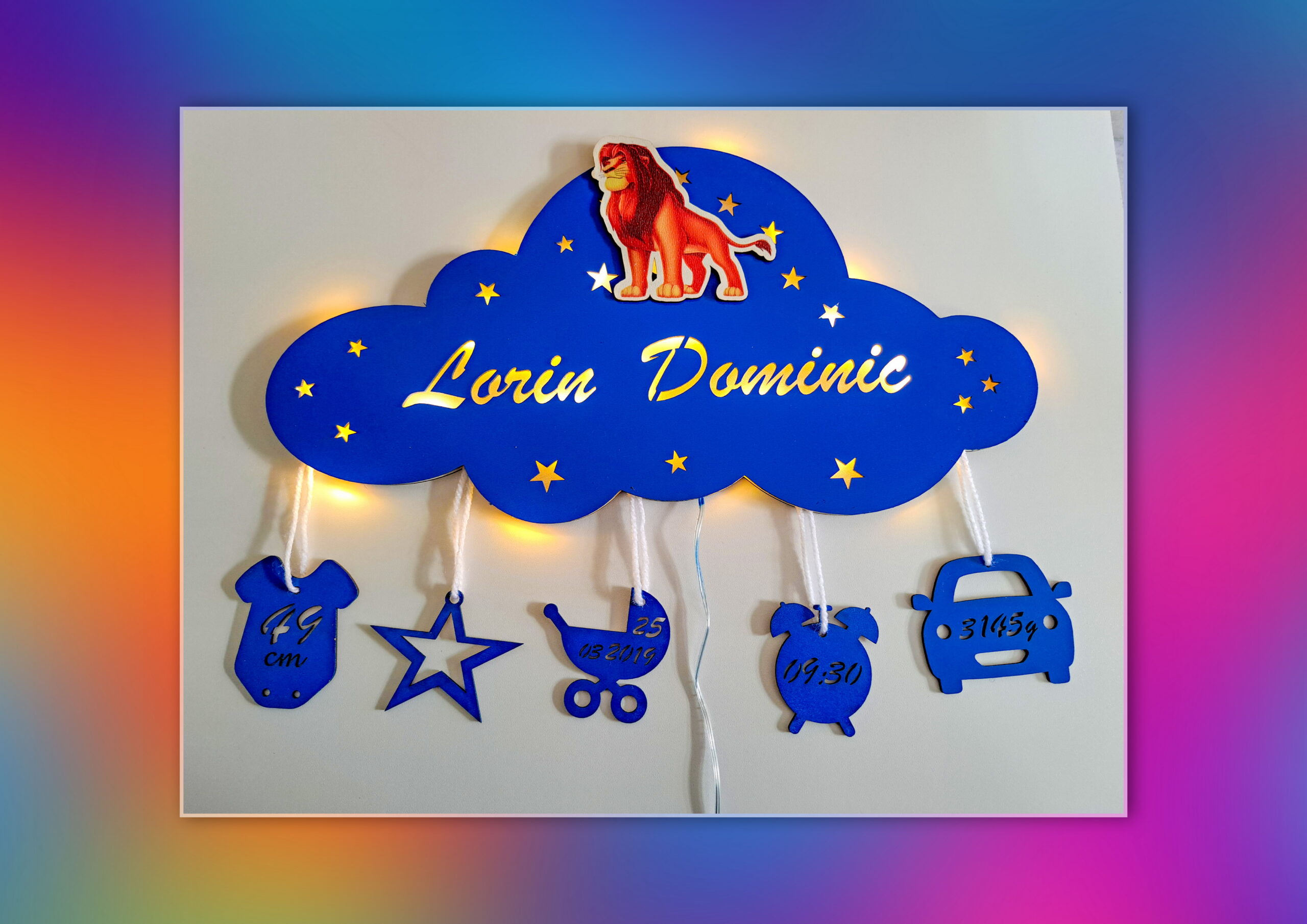 Lampa de veghe personalizata cu numele bebelusului si datele de la nastere model norisor cu personaje din desene animate 3