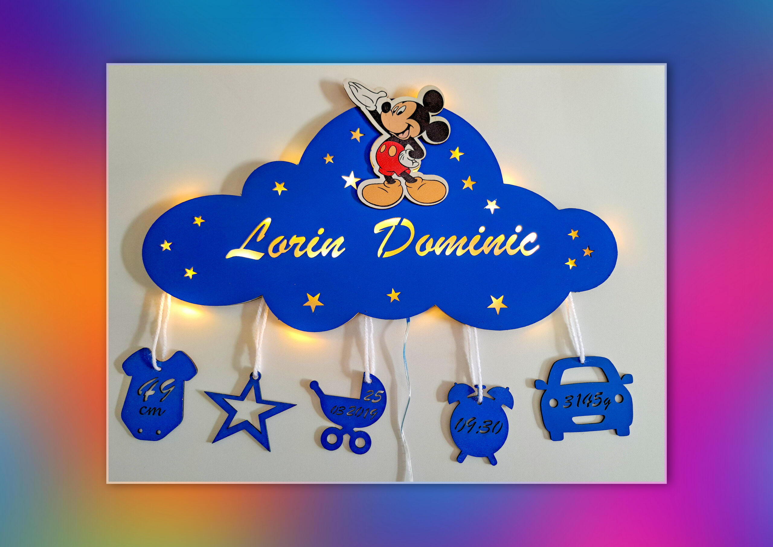 Lampa de veghe personalizata cu numele bebelusului si datele de la nastere model norisor cu personaje din desene animate 5