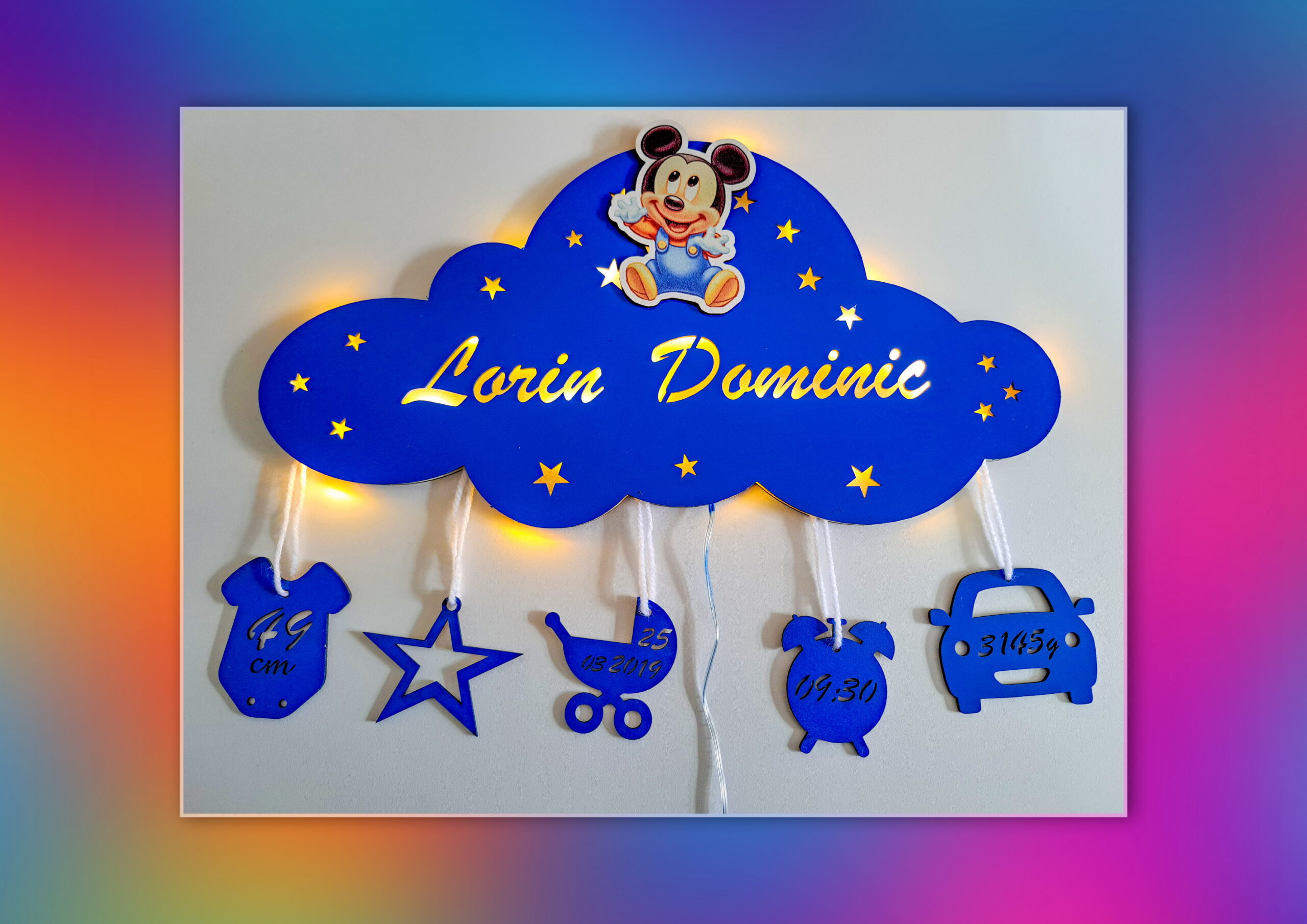 Lampa de veghe personalizata cu numele bebelusului si datele de la nastere model norisor cu personaje din desene animate 6