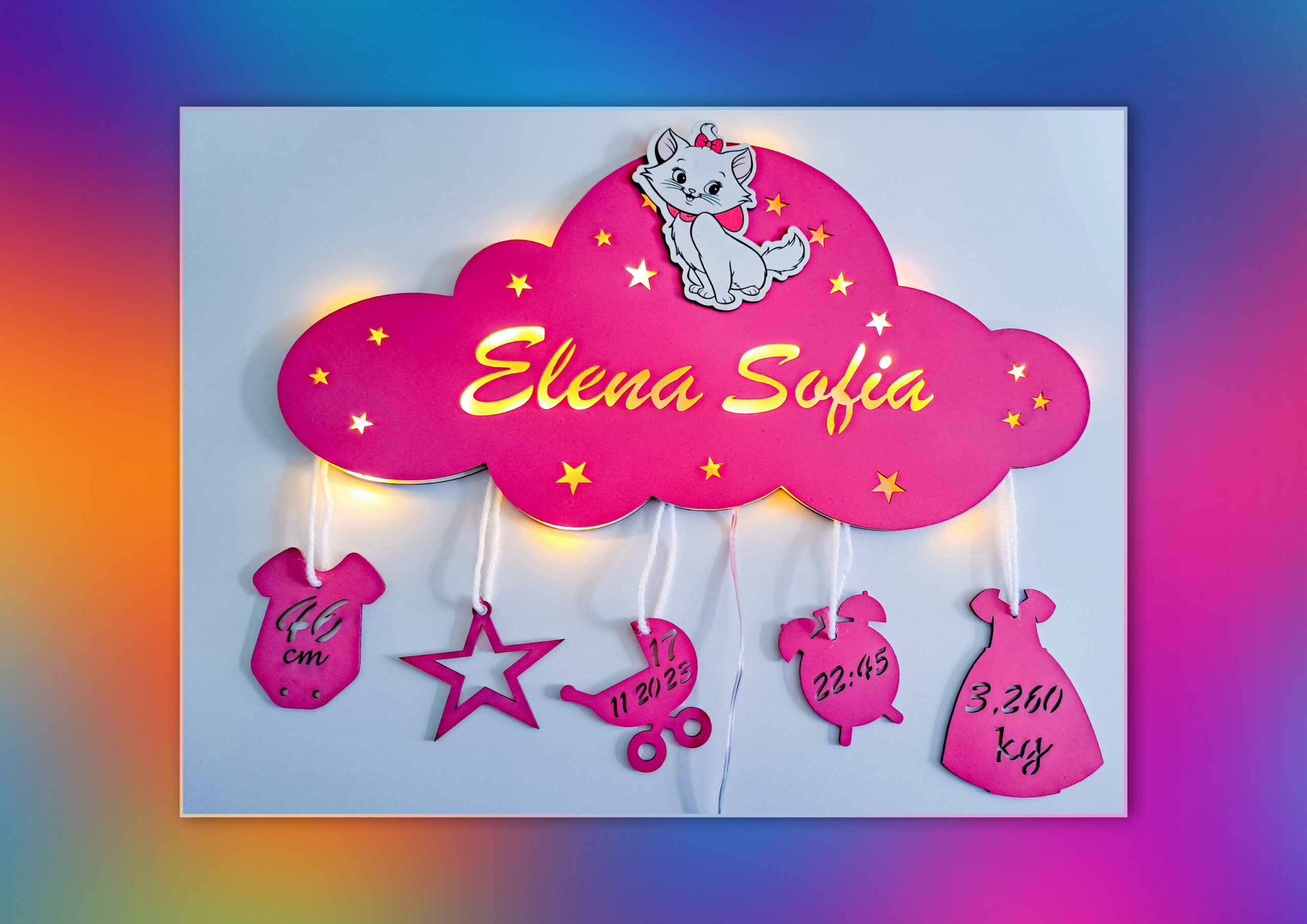 Lampa de veghe personalizata cu numele bebelusului si datele de la nastere model norisor cu personaje din desene animate 7