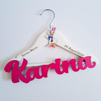 Umeras personalizat pentru fetita sau baietel, ideal pentru hainutele de la botez, se poate personaliza cu numele, data evenimentului si un personaj la alegere!