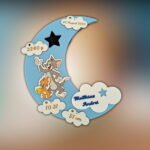 lampa de veghe personalizata cu numele copilului si datele de la nastere model luna cu aprindere led